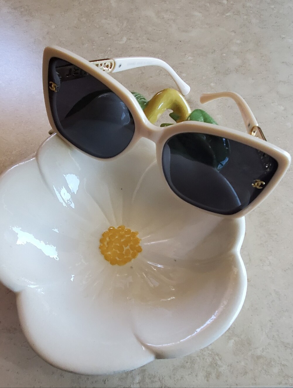 Classic Cat-Eye Sunglasses in Cream - Designer Style